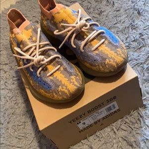 Yeezy boost 380. Bluoat.